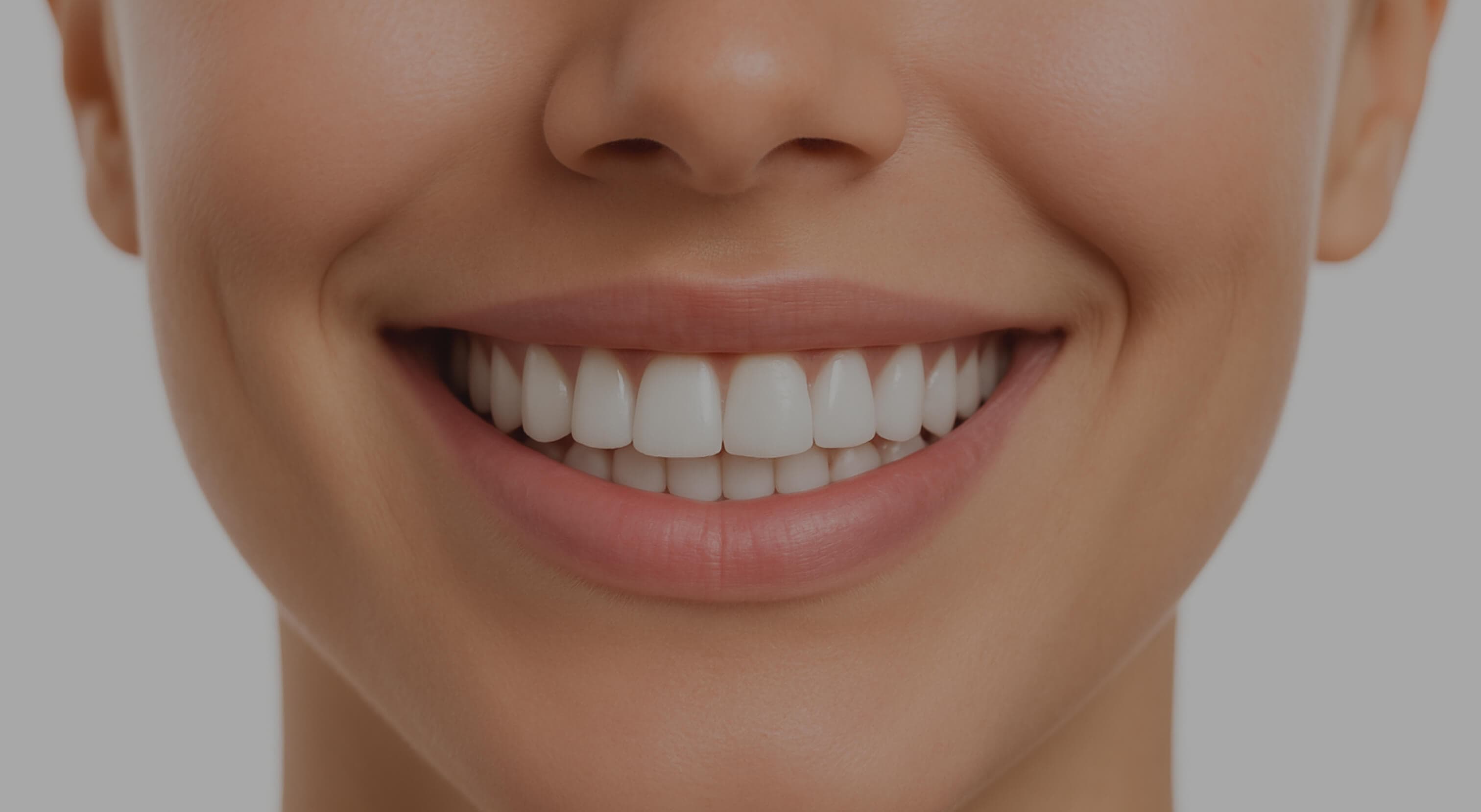 Mónica Mejía - Cirugía dental en Málaga